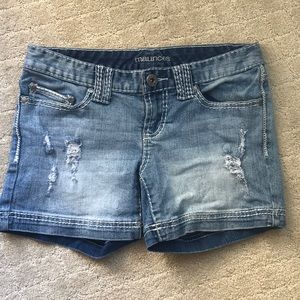 EUC Maurices distressed blue denim shorts